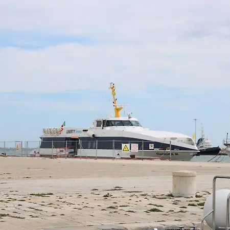 Al Porticciolo Oda ve Kahvaltı Marsala