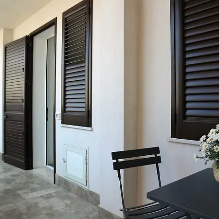 Oda ve Kahvaltı Al Porticciolo 3*